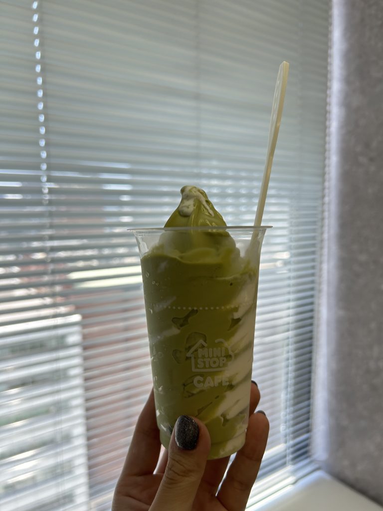 オフィスでひっそり”おつかれアイス”。