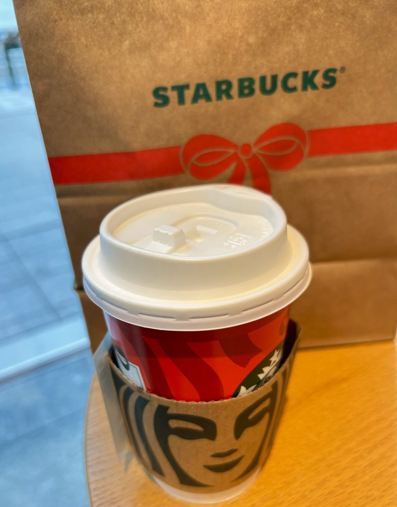 いつもの道と、あたたかい一杯。